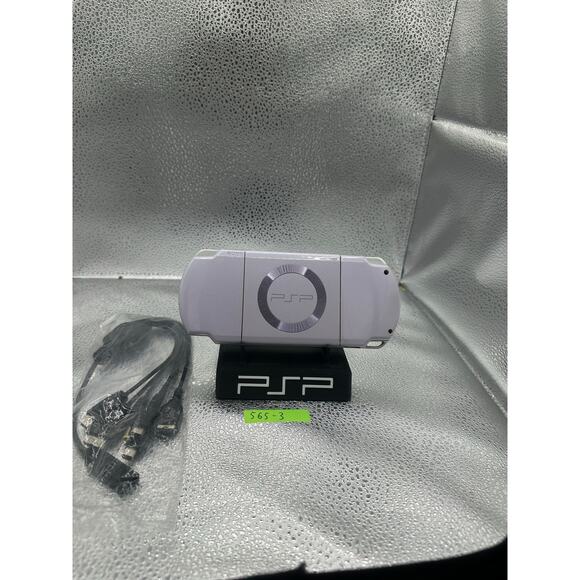 Purple psp 2000 w/charger & new battery - Picture 7 of 8